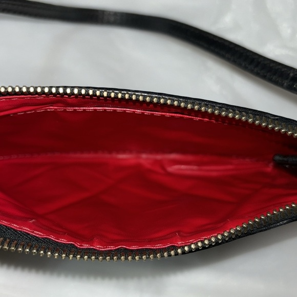 Dooney & Bourke 1975 Black Puffy Diamond Quilt Leather Zip Wristlet Wallet - Picture 4 of 5